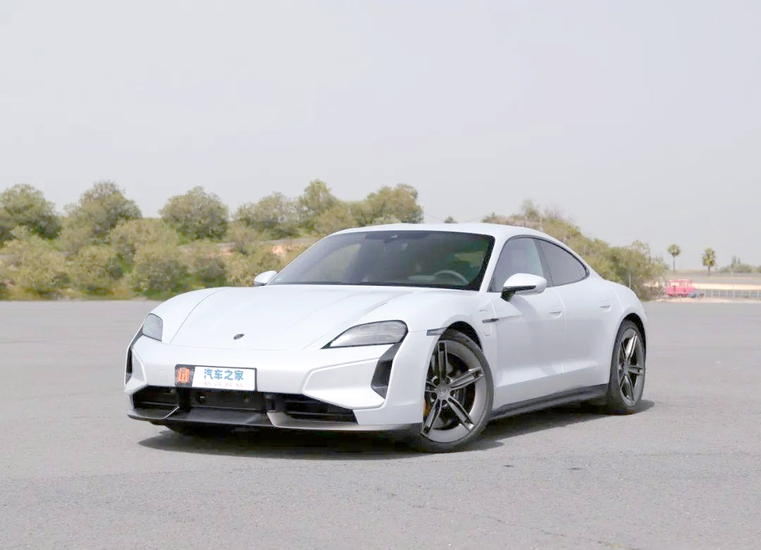 重塑智能豪华跑车体验，保时捷上演“中国速度”