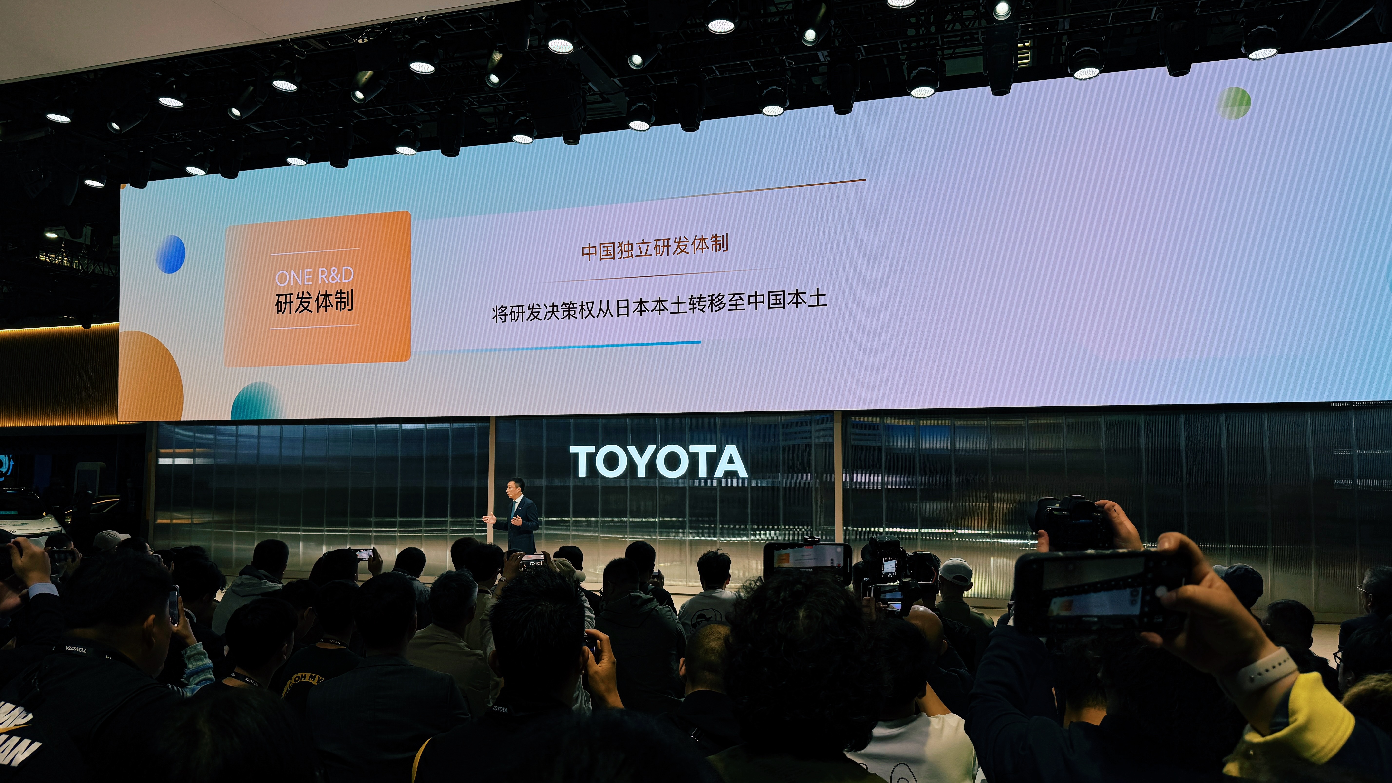 比亚迪仰望品牌将于2026年进军中东市场,并陆续登陆欧美