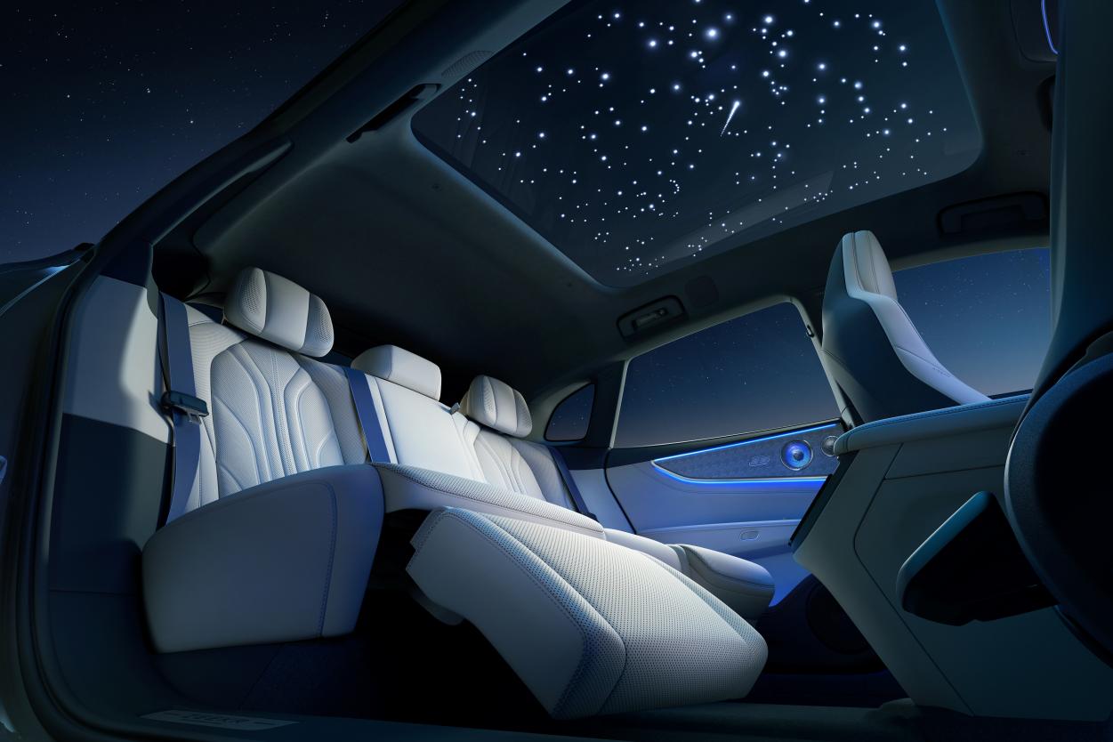 补齐落下的课，极氪001又杀回来了