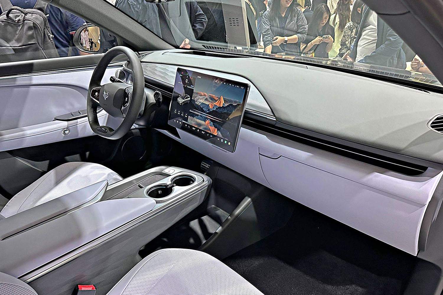 纯电增程两种动力形式 极狐全新阿尔法T5预售价12.38万起