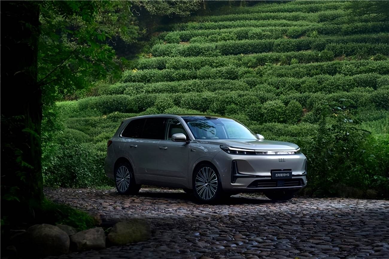 专业测评夺冠背后：银河M9搭载Eva智能体，重新定义AI座舱交互