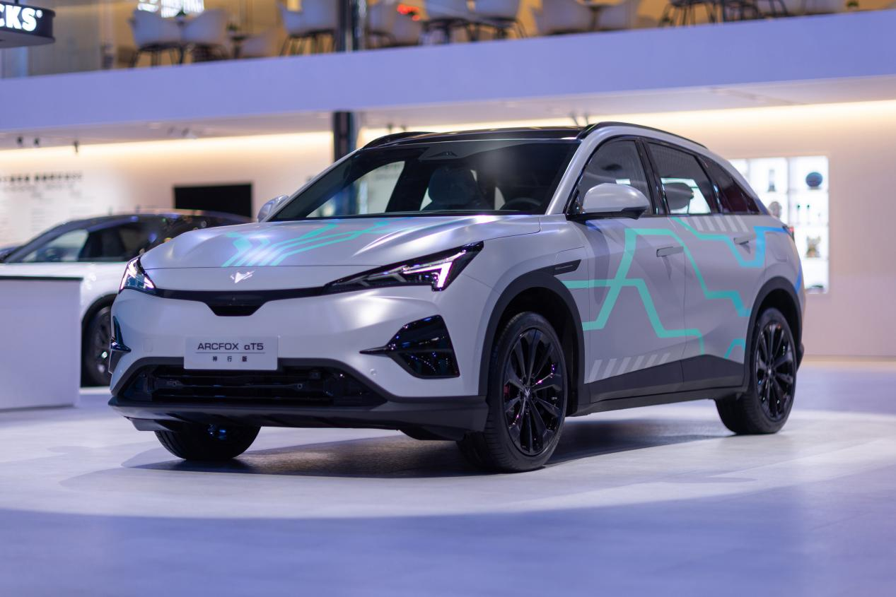 一把好牌都是“炸”，全新阿尔法T5上市限时售10.98万起！