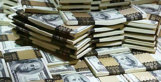 关税红利落地?特朗普称多数美国人将获2,000美元