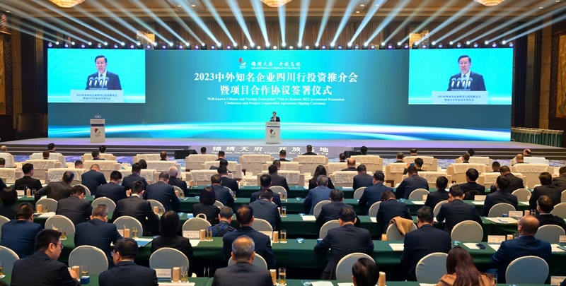 大晓机器人正式亮相，并达成多项合作