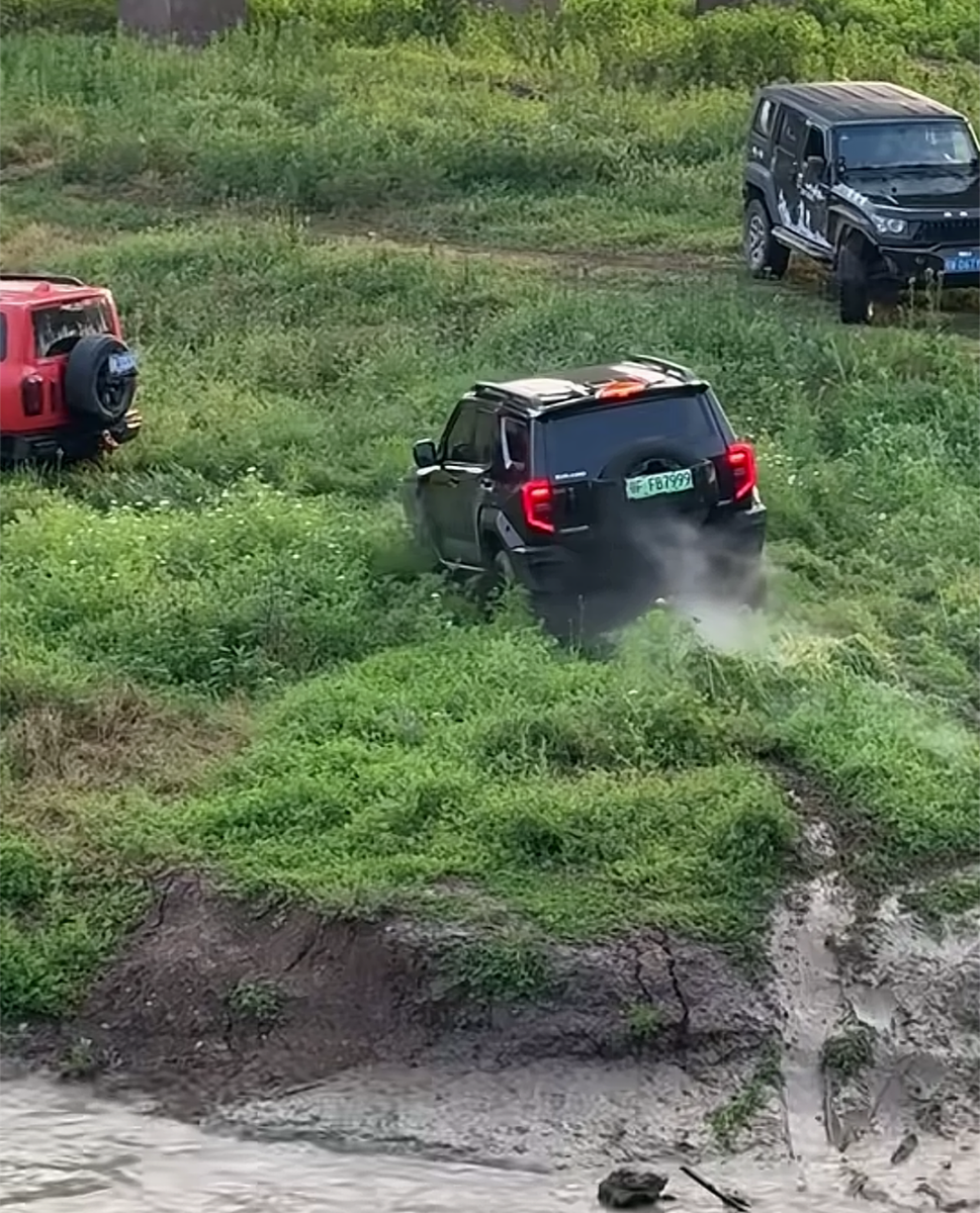 魏建军称电动车专属底盘是谎言，称全动力平台是未来方向