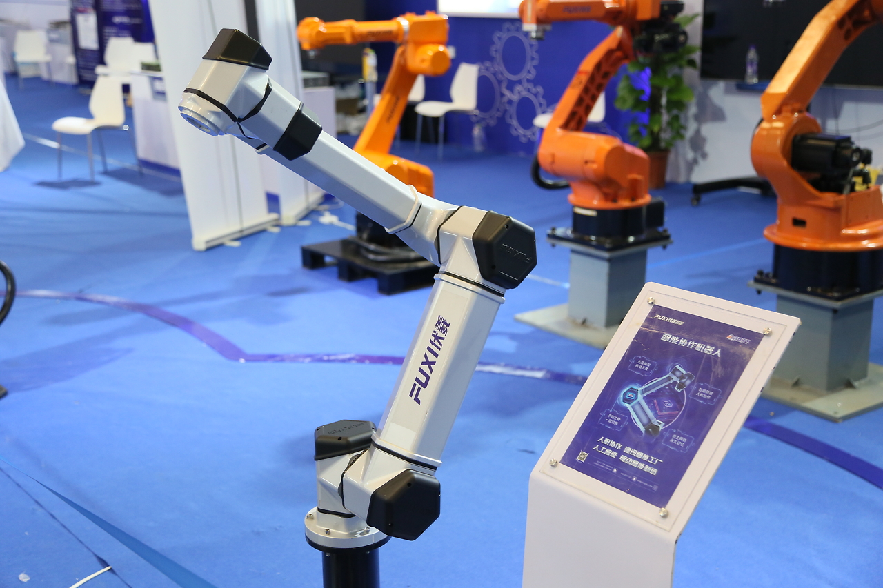 安波福与Robust.AI携手开发人工智能协作机器人