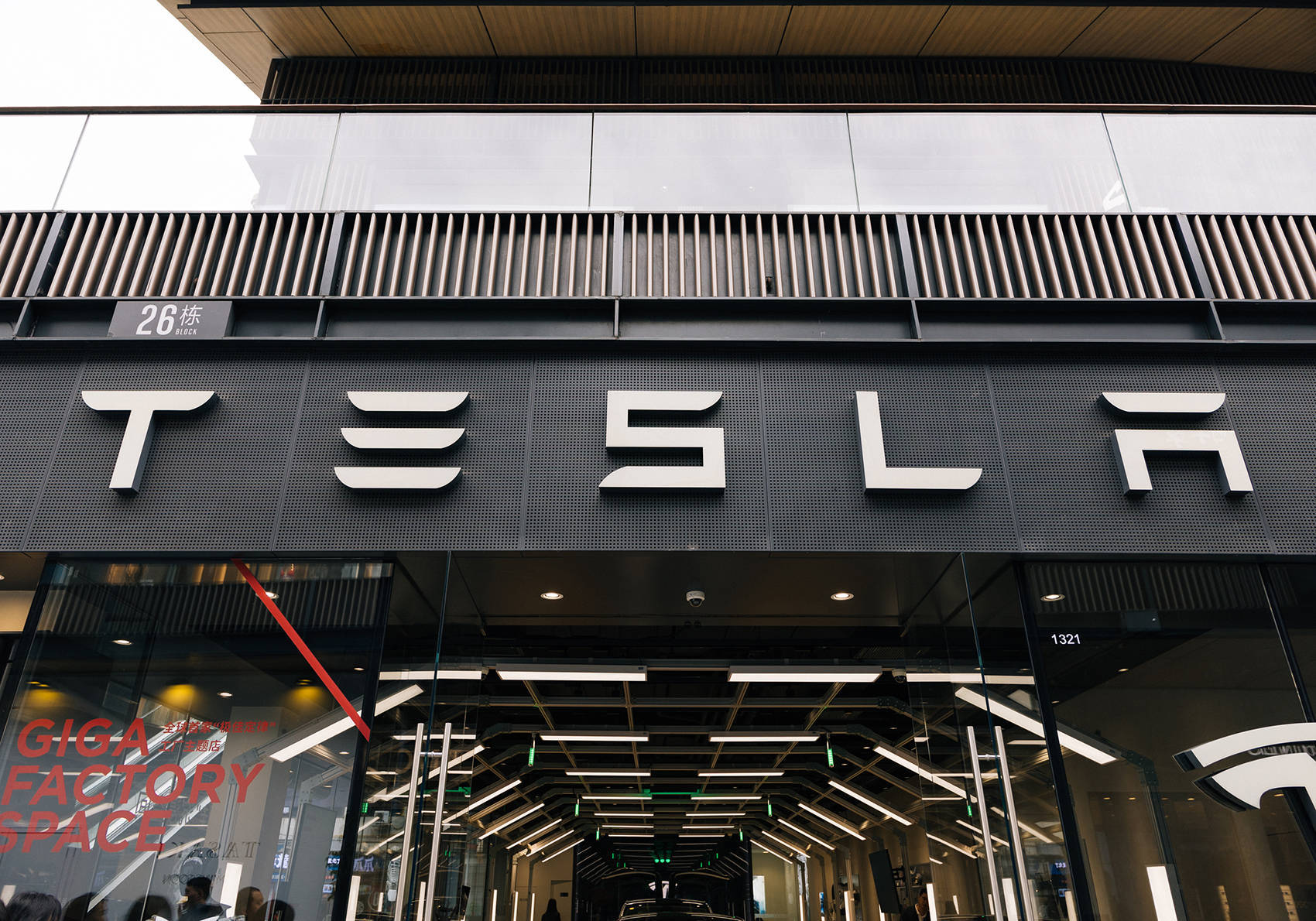 自动驾驶出租车概念引投资者追捧,特斯拉股价创新高