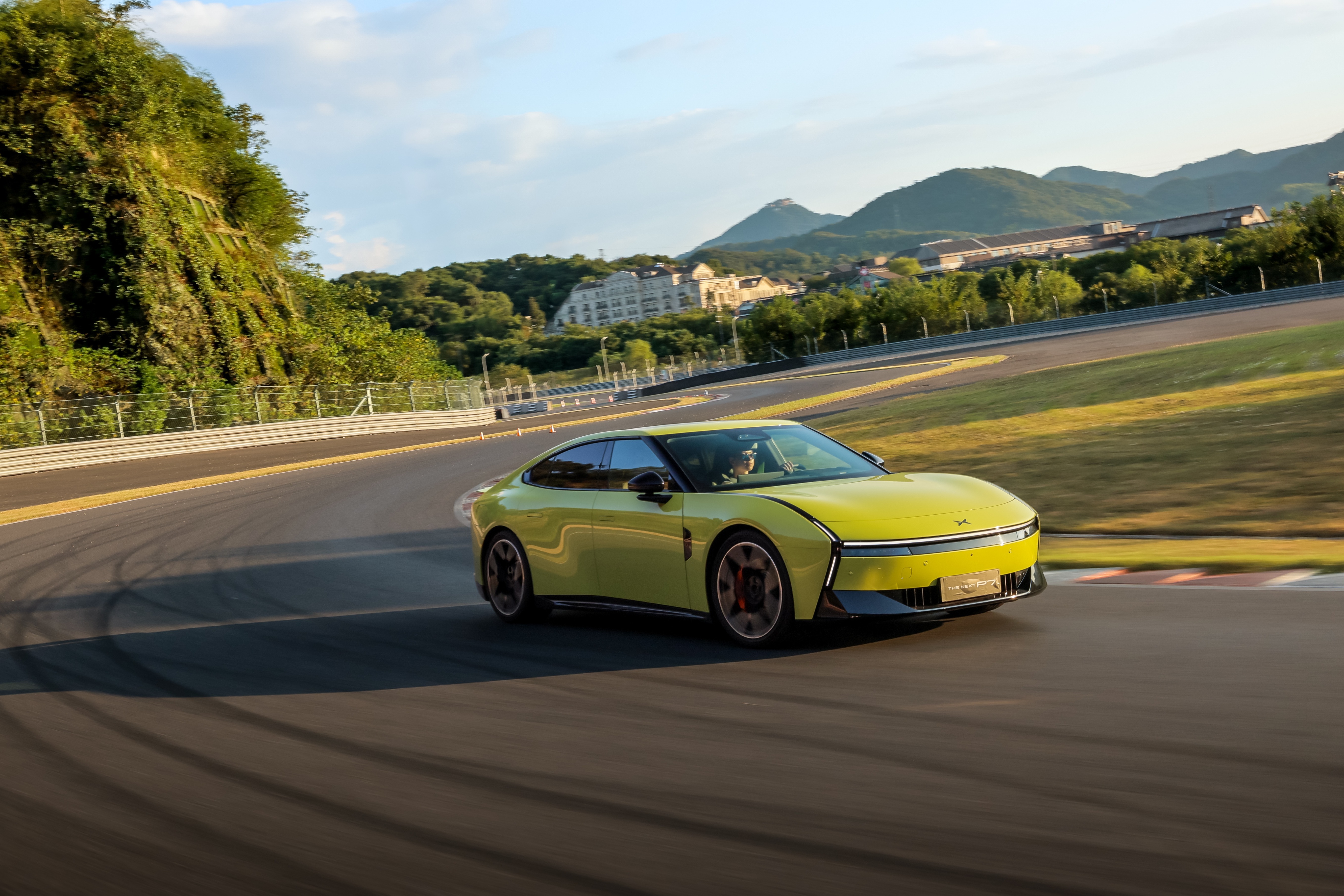 智能电动车下半场，小鹏的打法变了