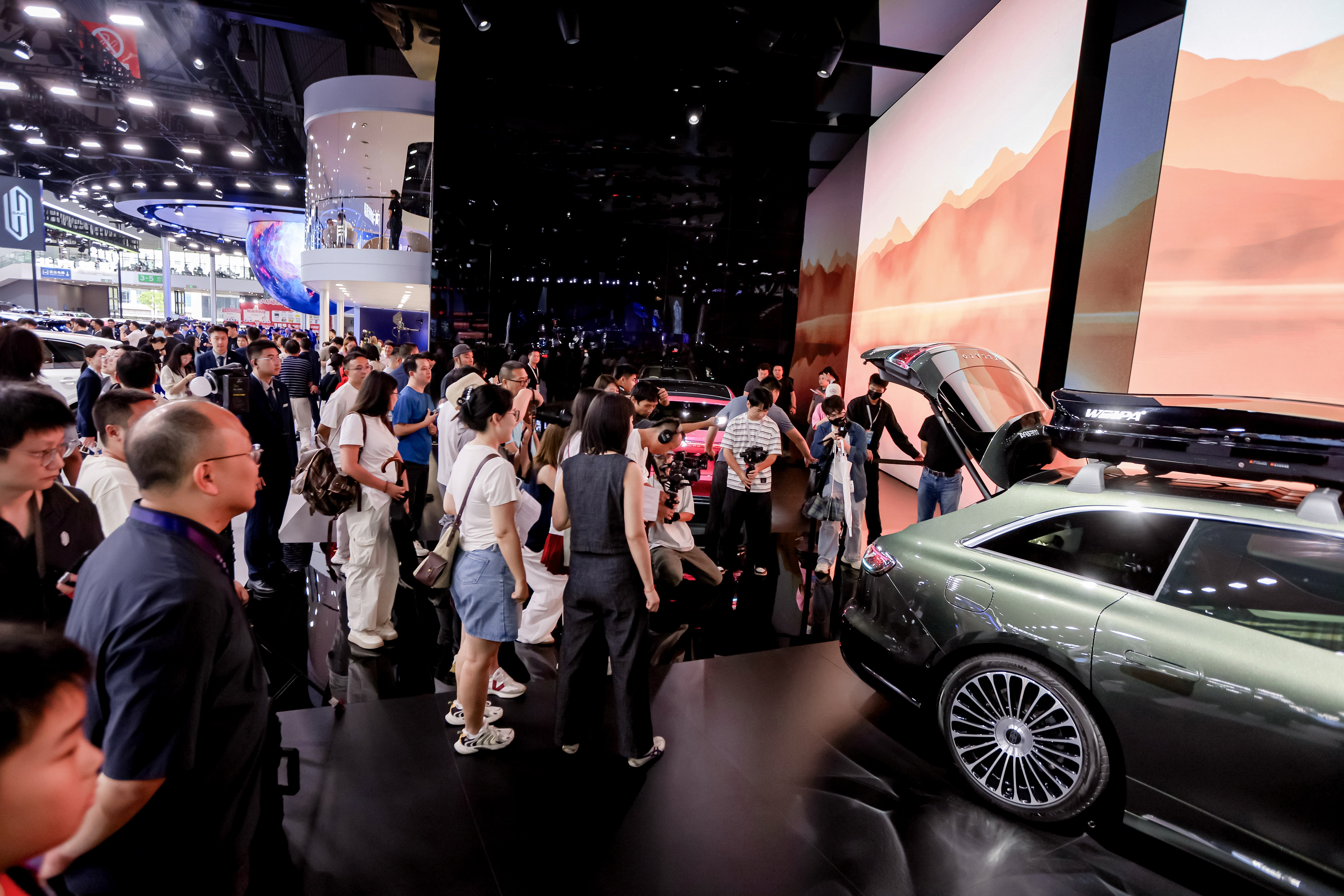 华为攒局五界齐聚,鸿蒙智行2026年都有哪些看点?