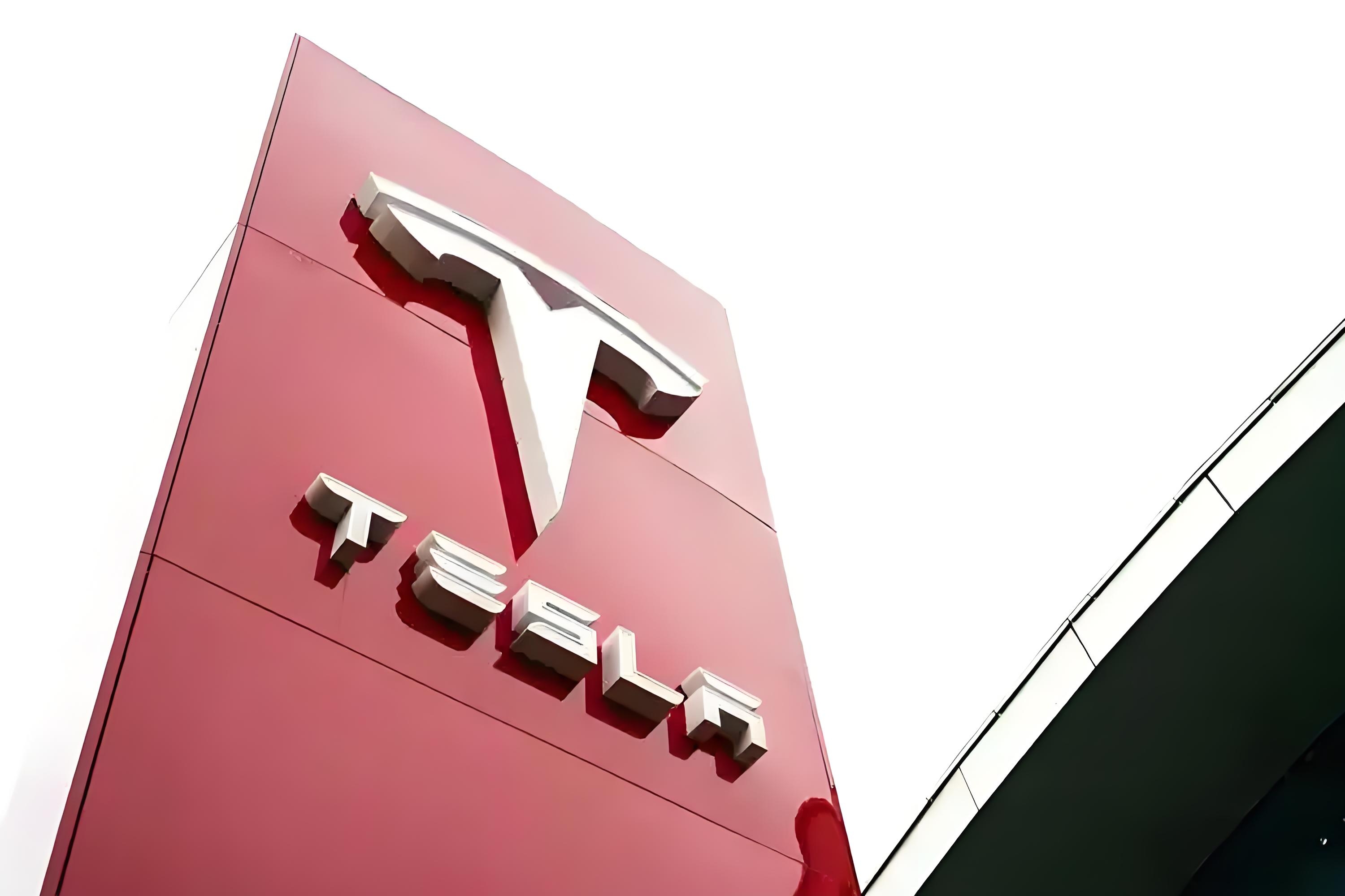 马斯克谈AI、Robotaxi与Roadster新进展