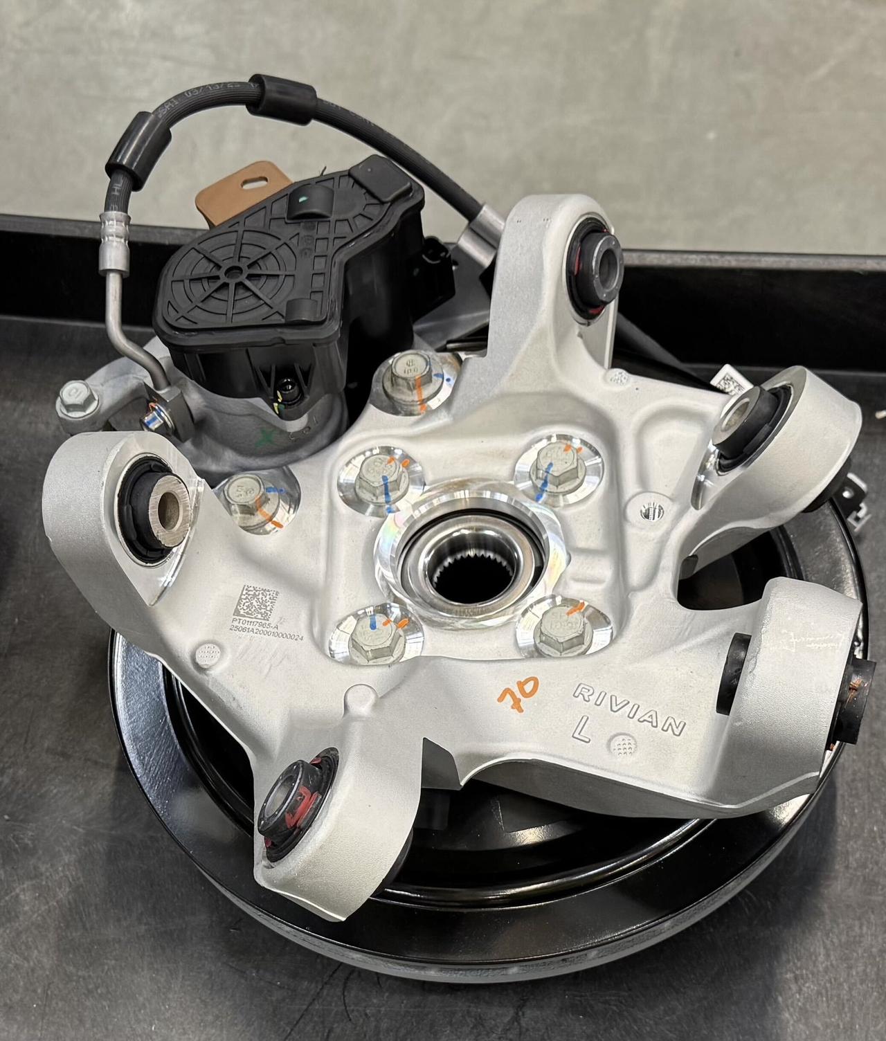 Rivian因后悬架隐患召回超1.9万辆R1T和R1S车型