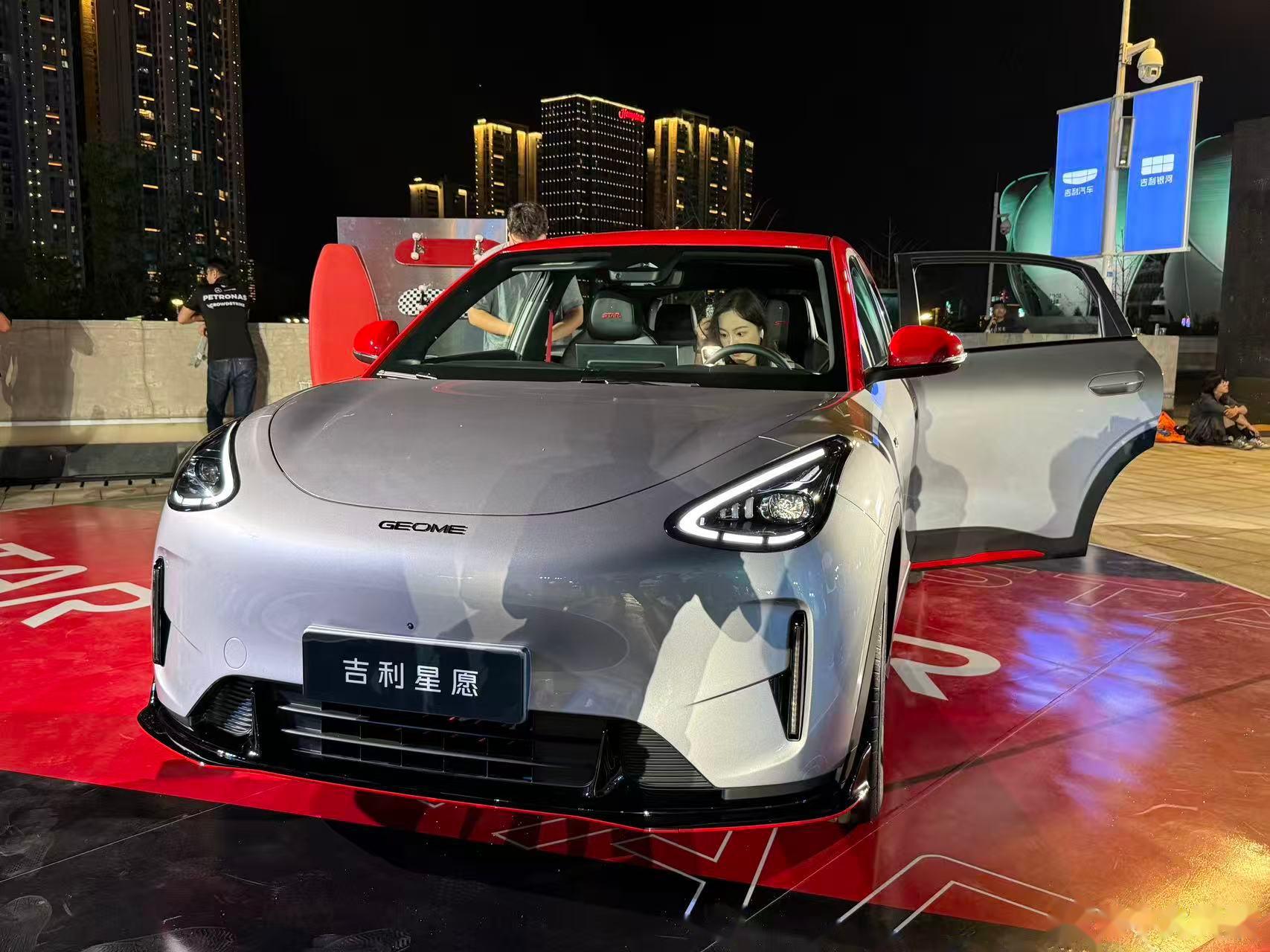 2025最好卖的车!星愿登顶,宏光MINIEV险胜Model Y,小米SU7实至名归?