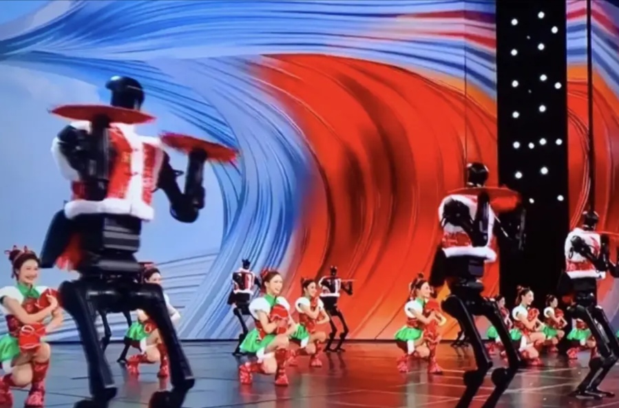 科技春晚变主场：中国机器人凭何“掀翻”全球赛道