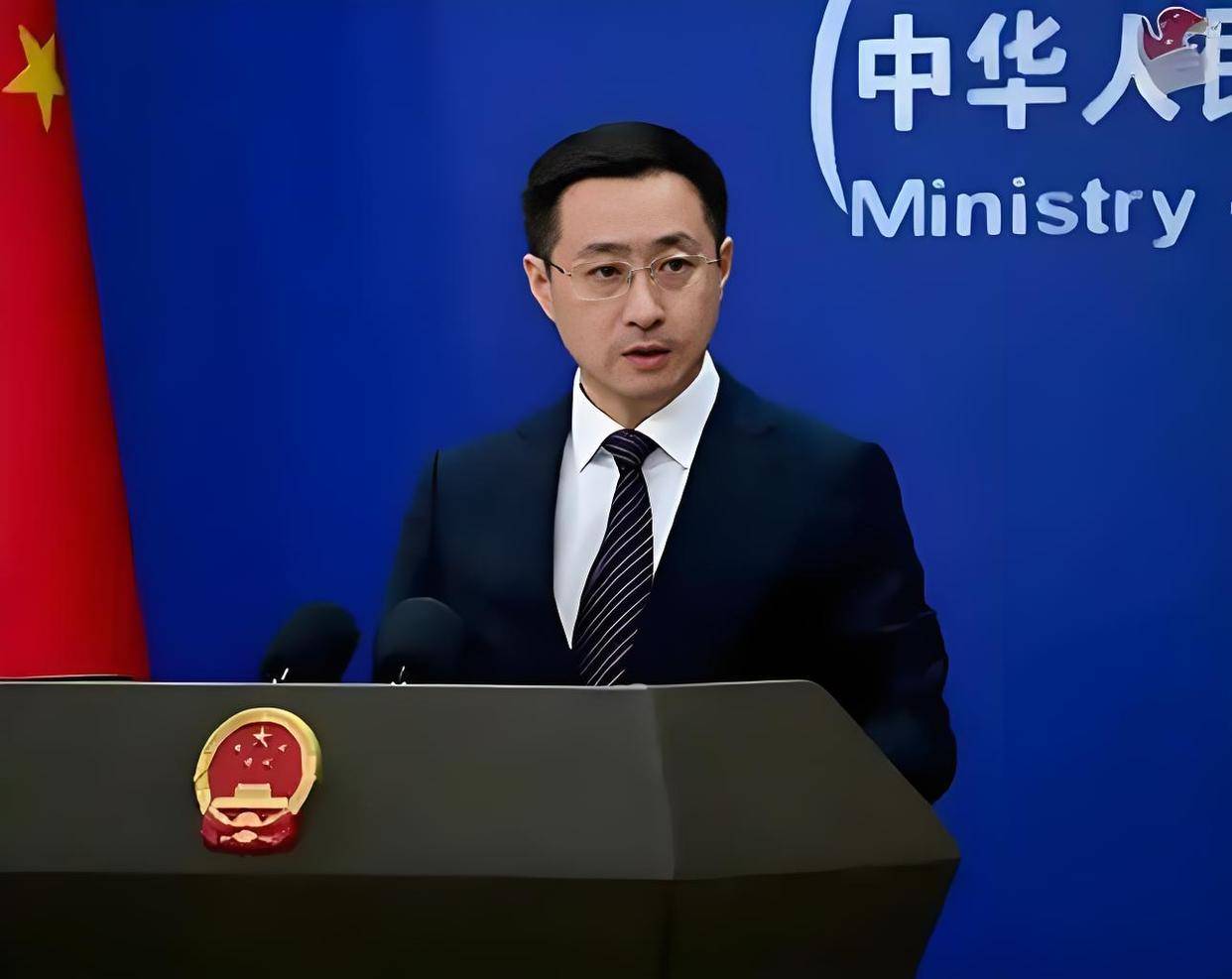 【国际快讯】美国16州联合起诉特朗普政府;Waymo洽谈融资逾百亿美元;欧盟放弃2035年燃油车禁令