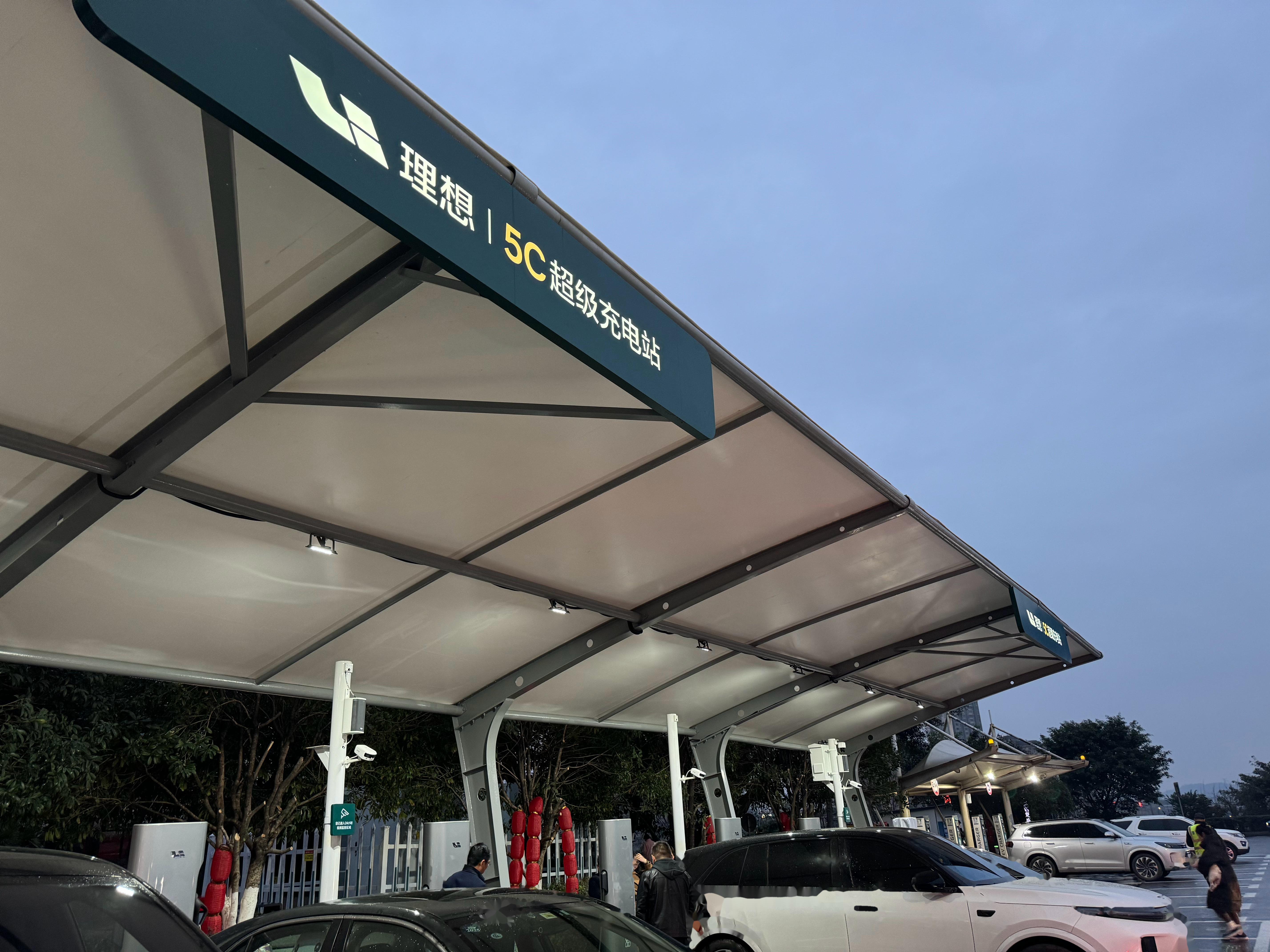 理想汽车:累计上线超3900座超充站