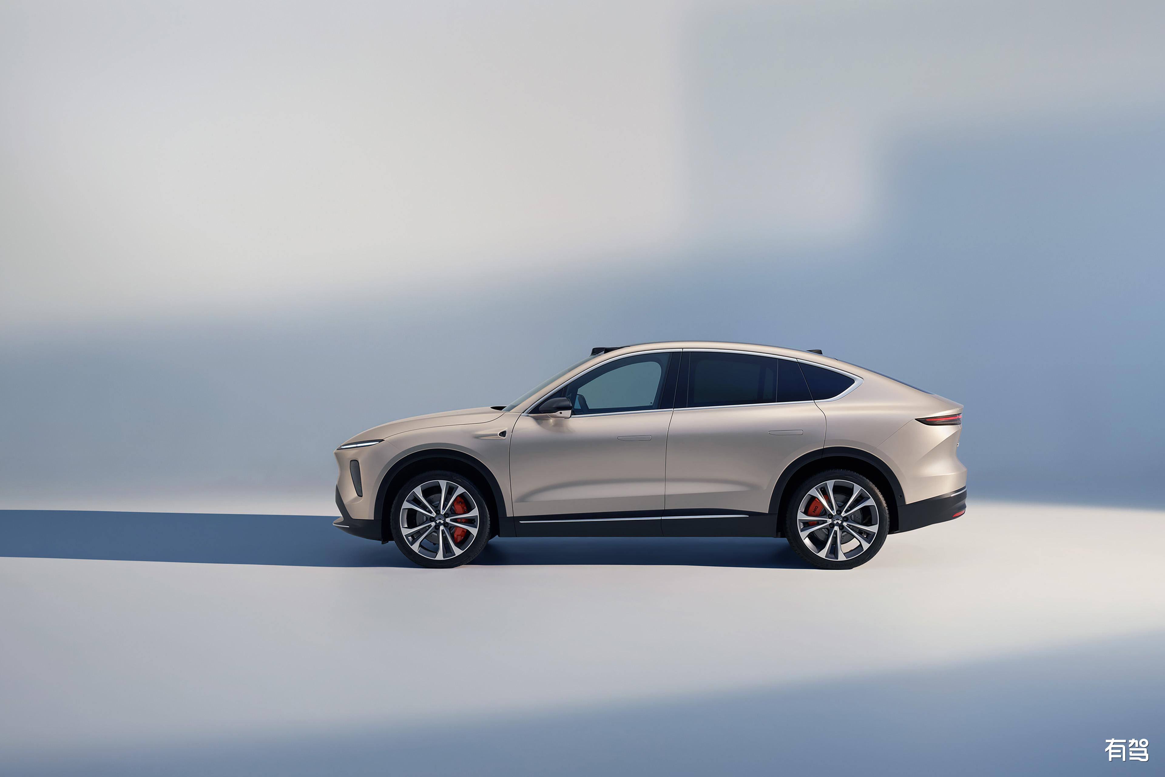 蔚来大型SUV再发力！限量999台，二排零重力，到手价低至22.08万