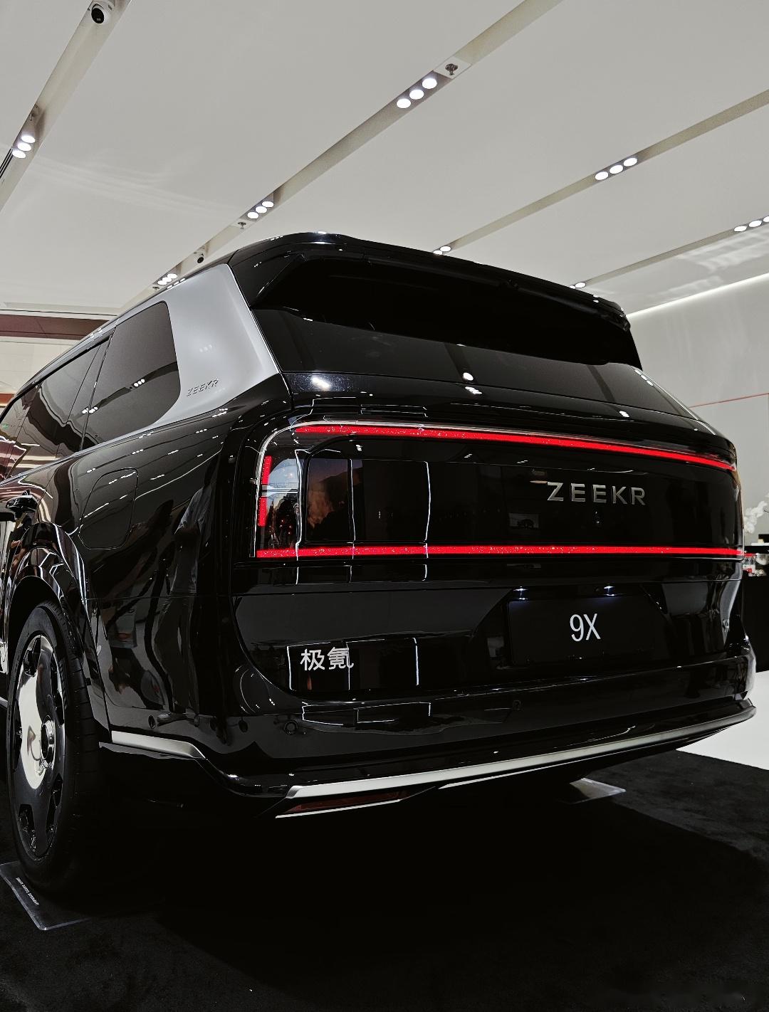 极氪8X外观设计官方解读：一体式直瀑格栅