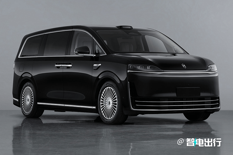 赵长江晒与智界V9合照