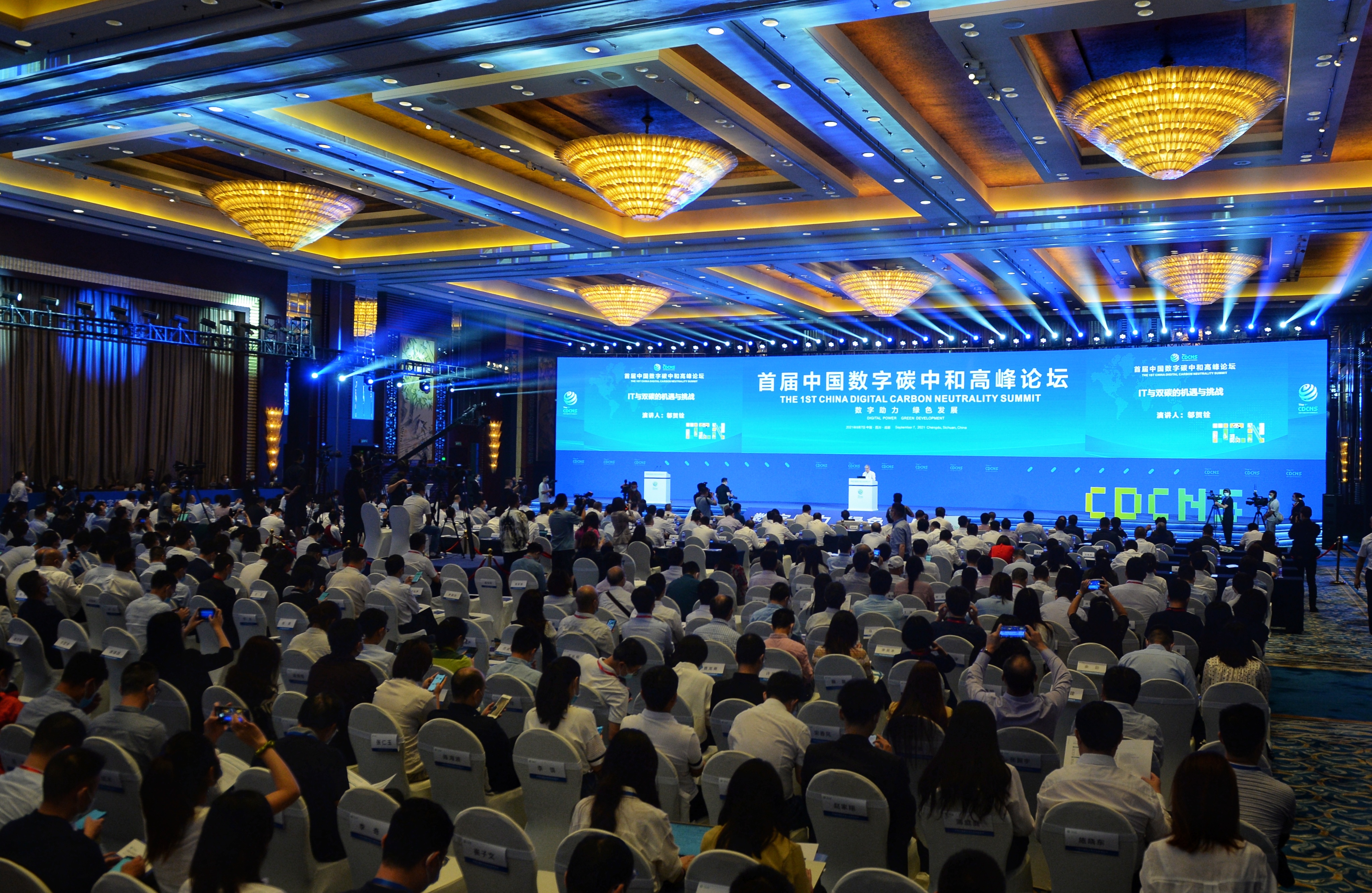 比亚迪与埃克森美孚签署战略合作备忘录