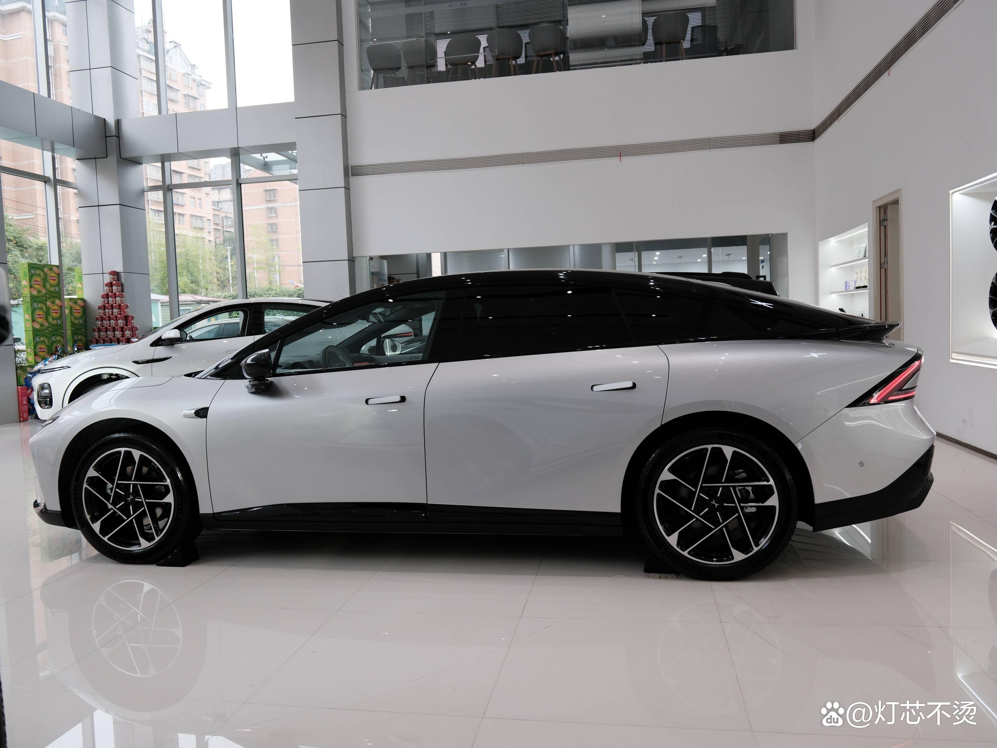 小鹏P7+将于4月份在欧洲投产并上市，起售价4.36万欧元瞄准大众ID.7