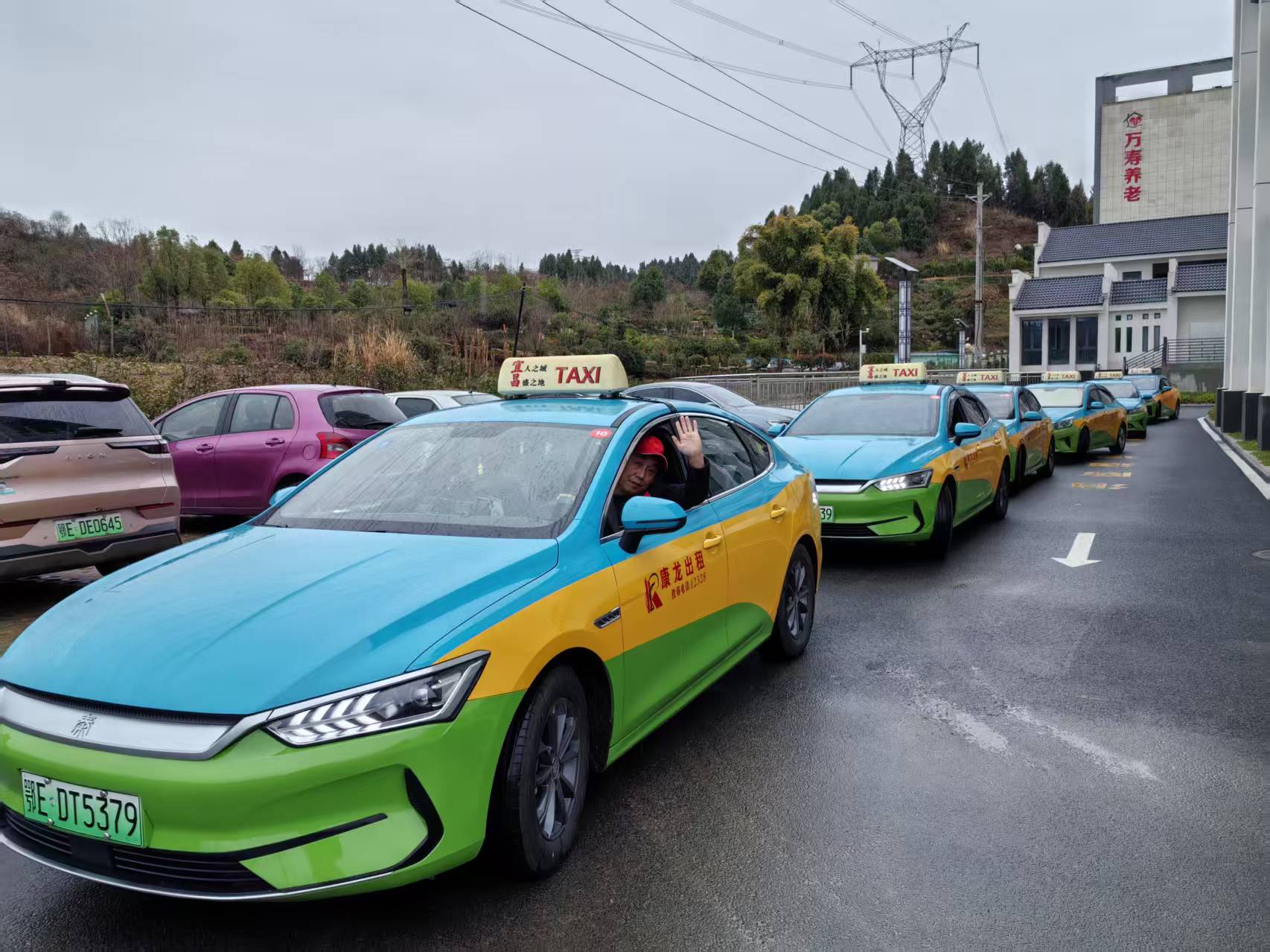 Lucid、Nuro与优步联合发布自动驾驶出租车