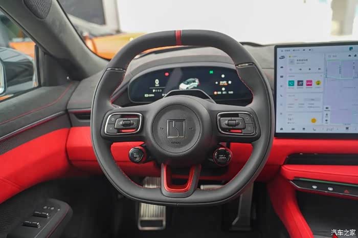 在疯狂卷技术的新能源时代，极氪让我们感受到了久违的浪漫