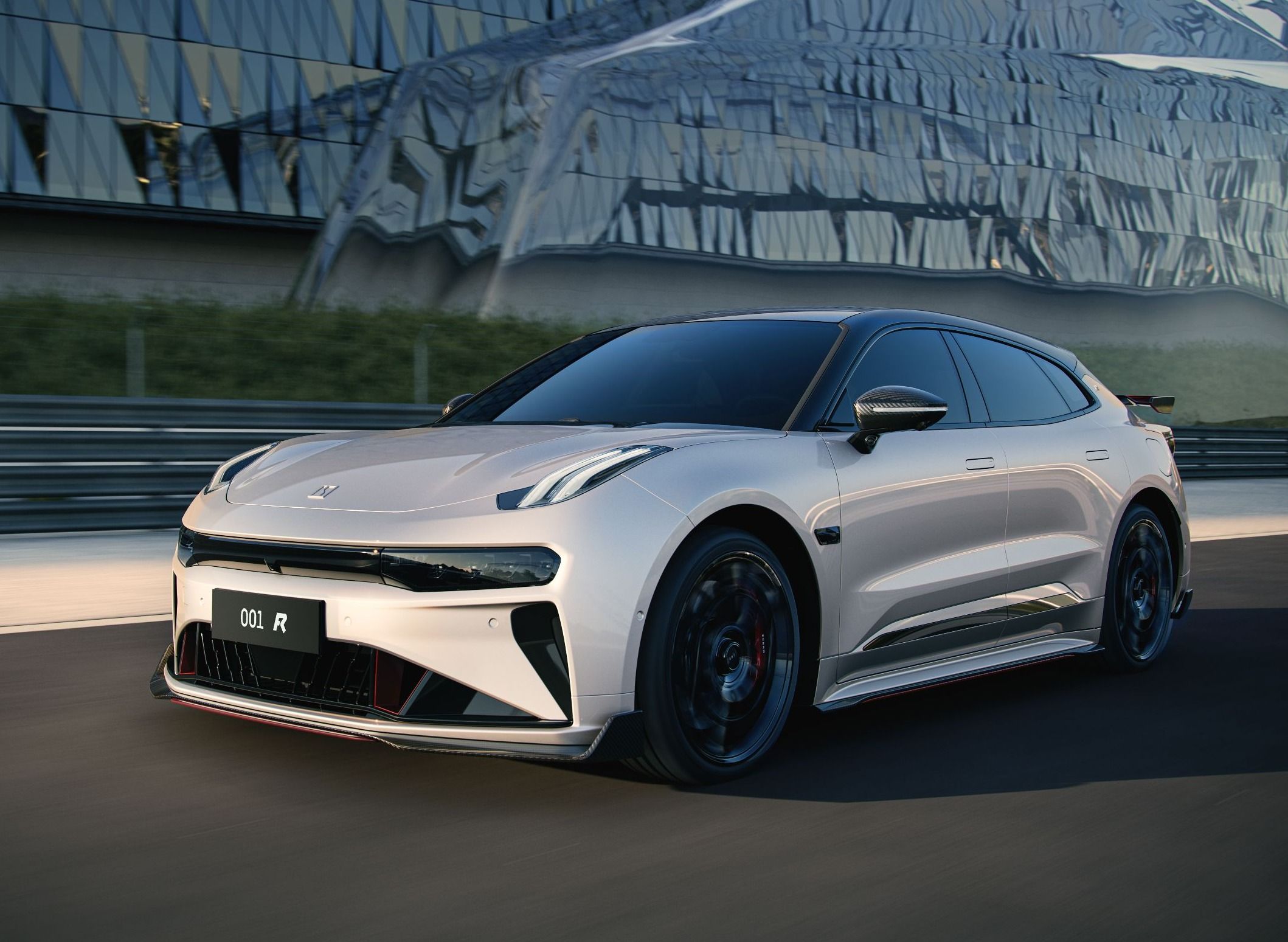 在疯狂卷技术的新能源时代，极氪让我们感受到了久违的浪漫