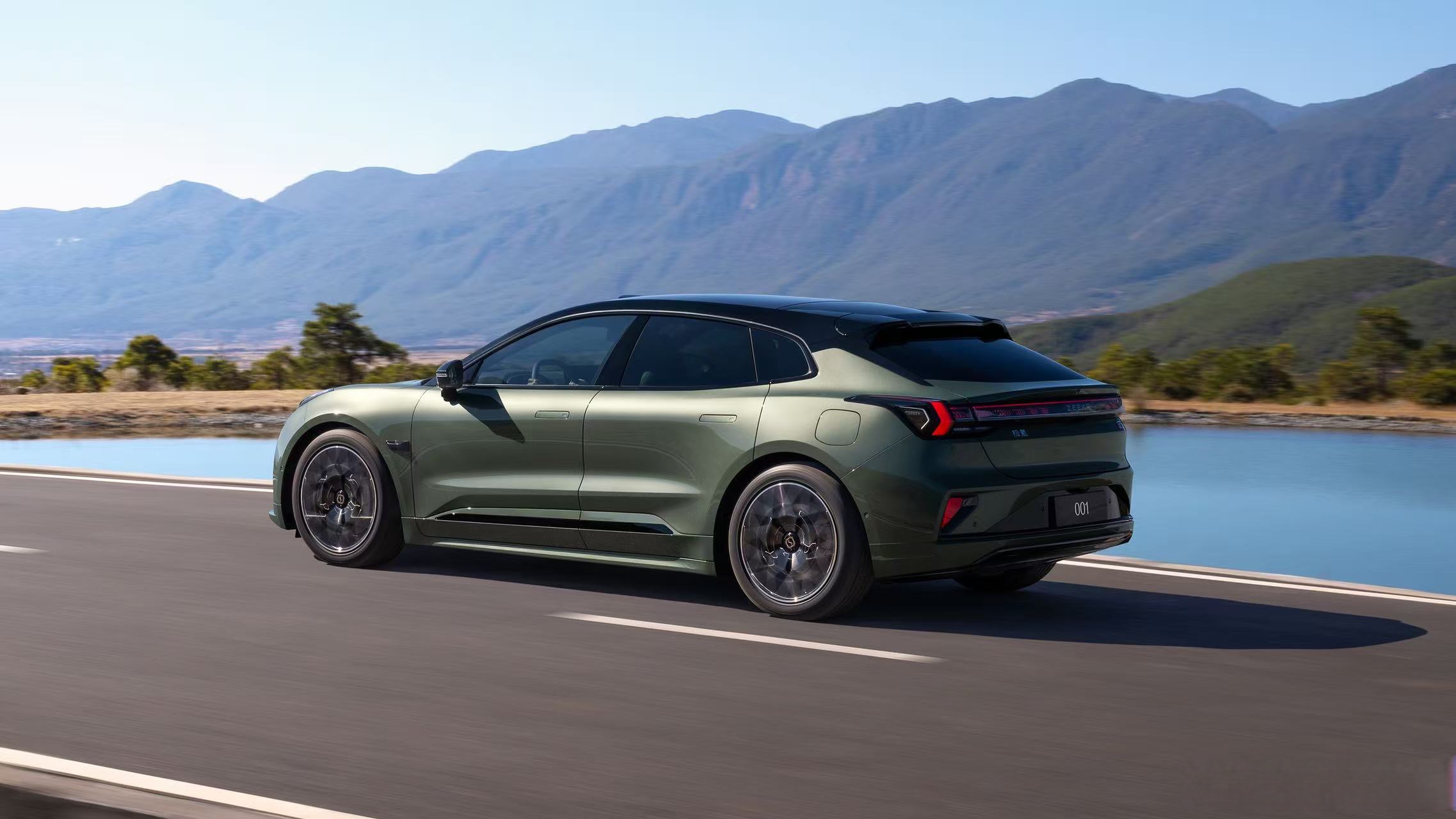 在疯狂卷技术的新能源时代，极氪让我们感受到了久违的浪漫