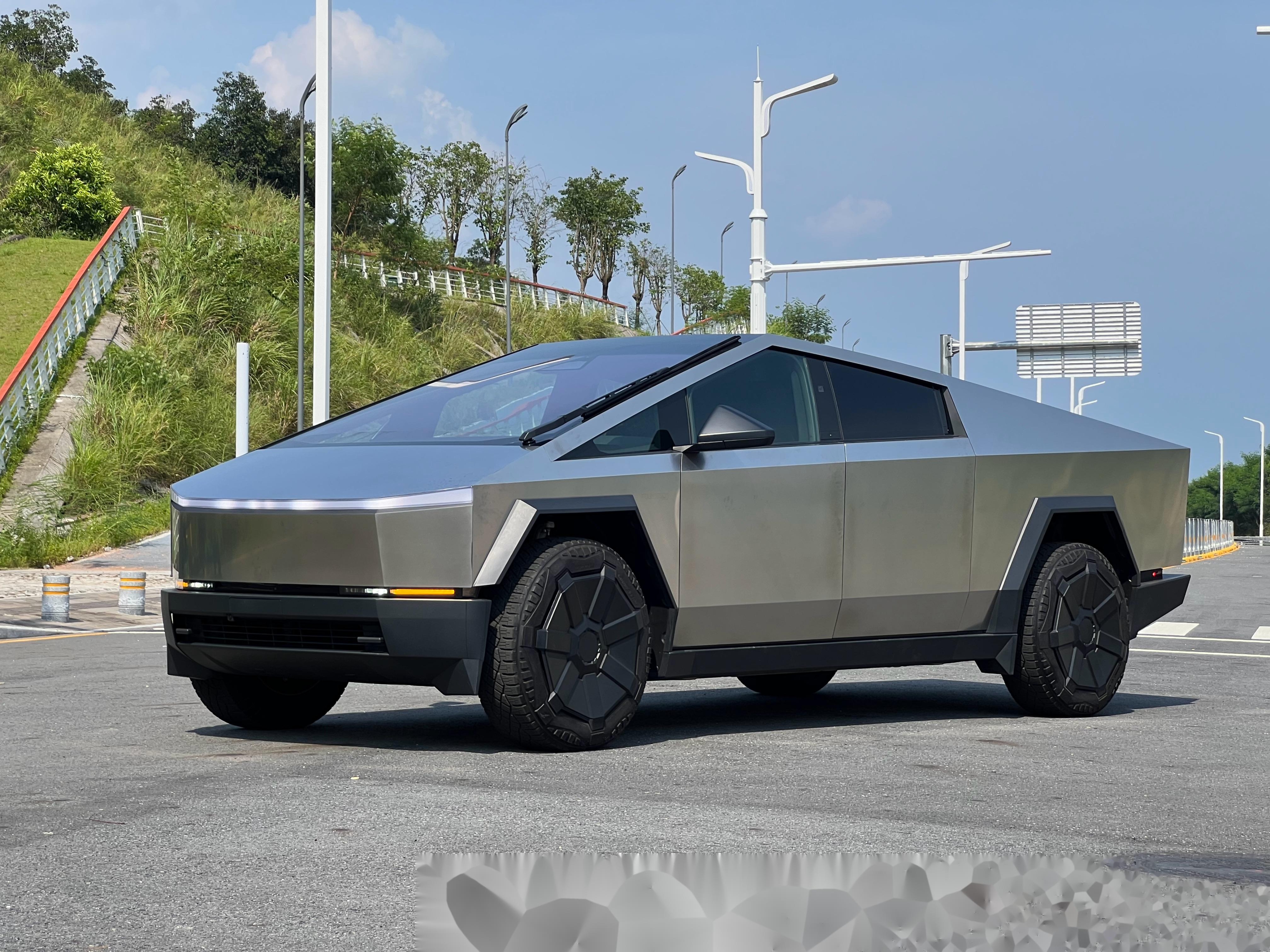 特斯拉Cybertruck首次在中东地区开启交付，阿联酋成首个海外交付市场