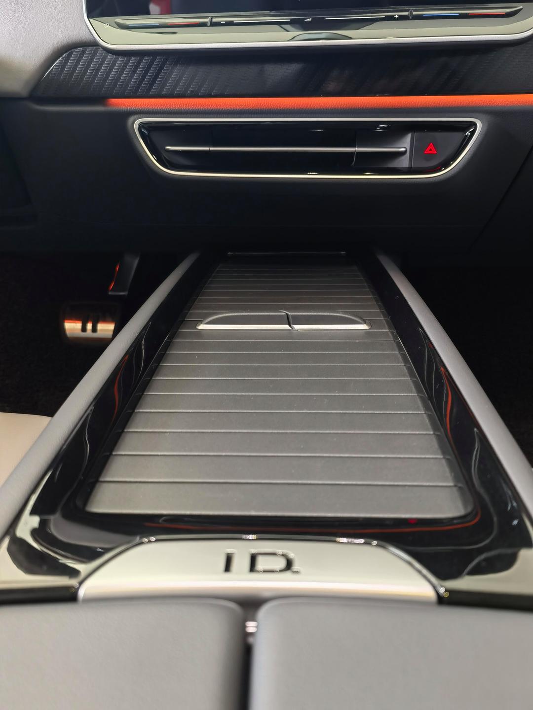 Lucid中型纯电SUV首批原型车完成制造，计划2026年底投产