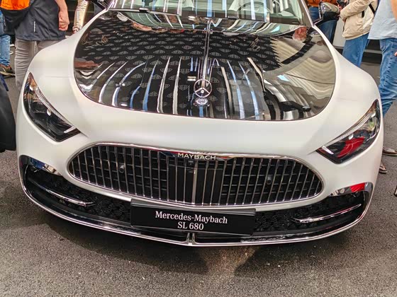 加入更多星徽元素 迈巴赫SL级谍照曝光