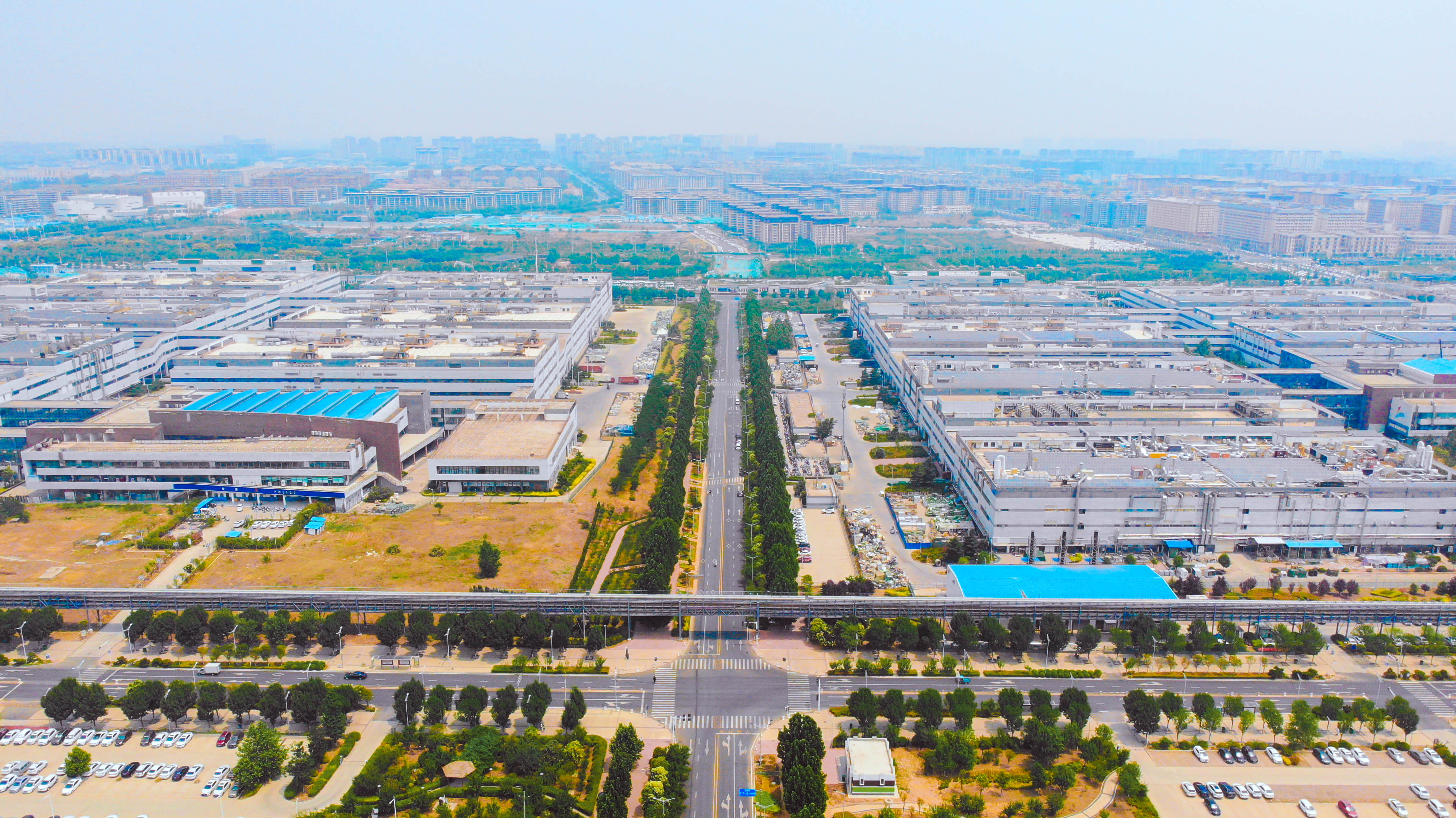 富士康10亿元新能源汽车研发中心在郑州投用