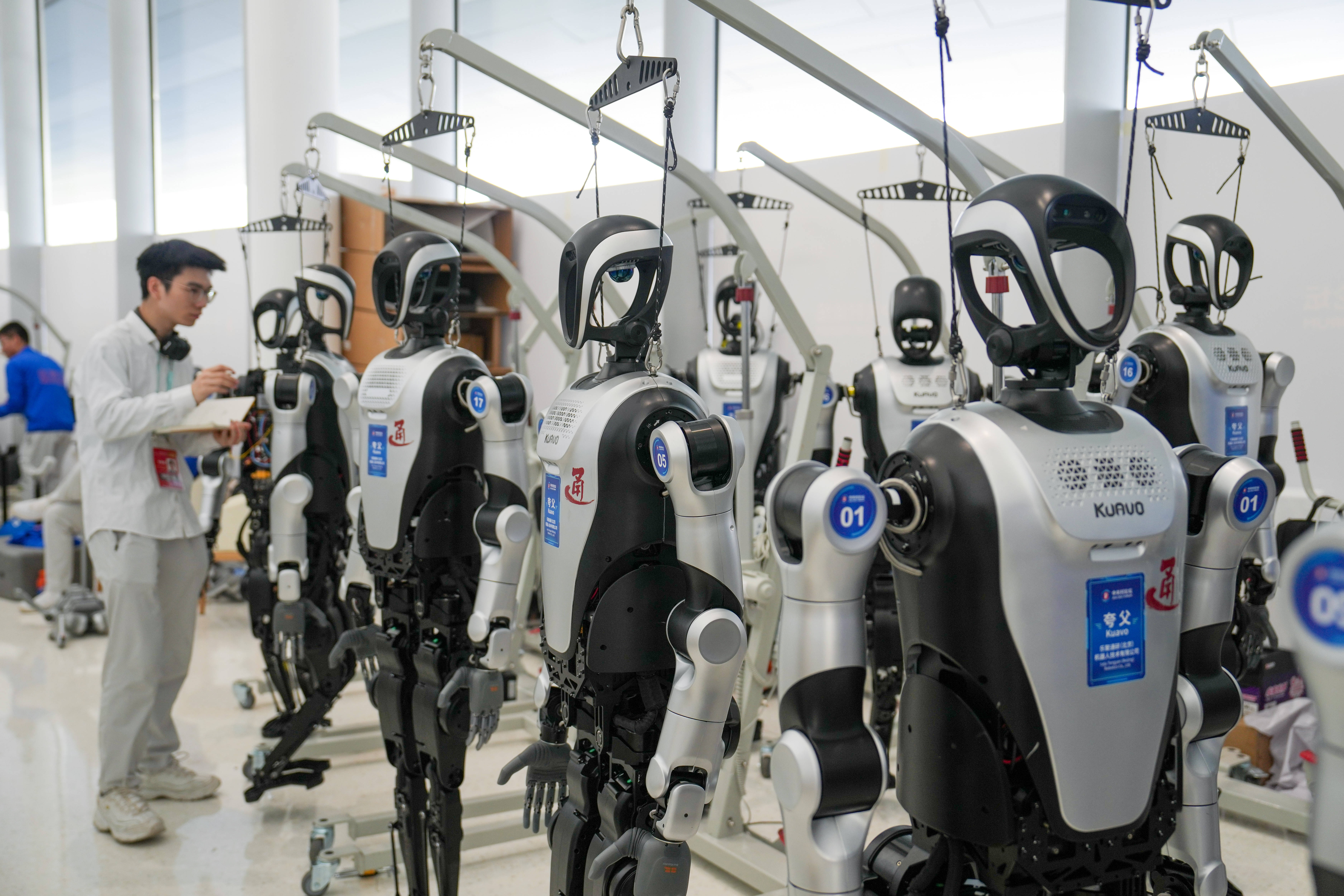 工信部部长李乐成：2025年中国人形机器人发布超300款，占全球过半