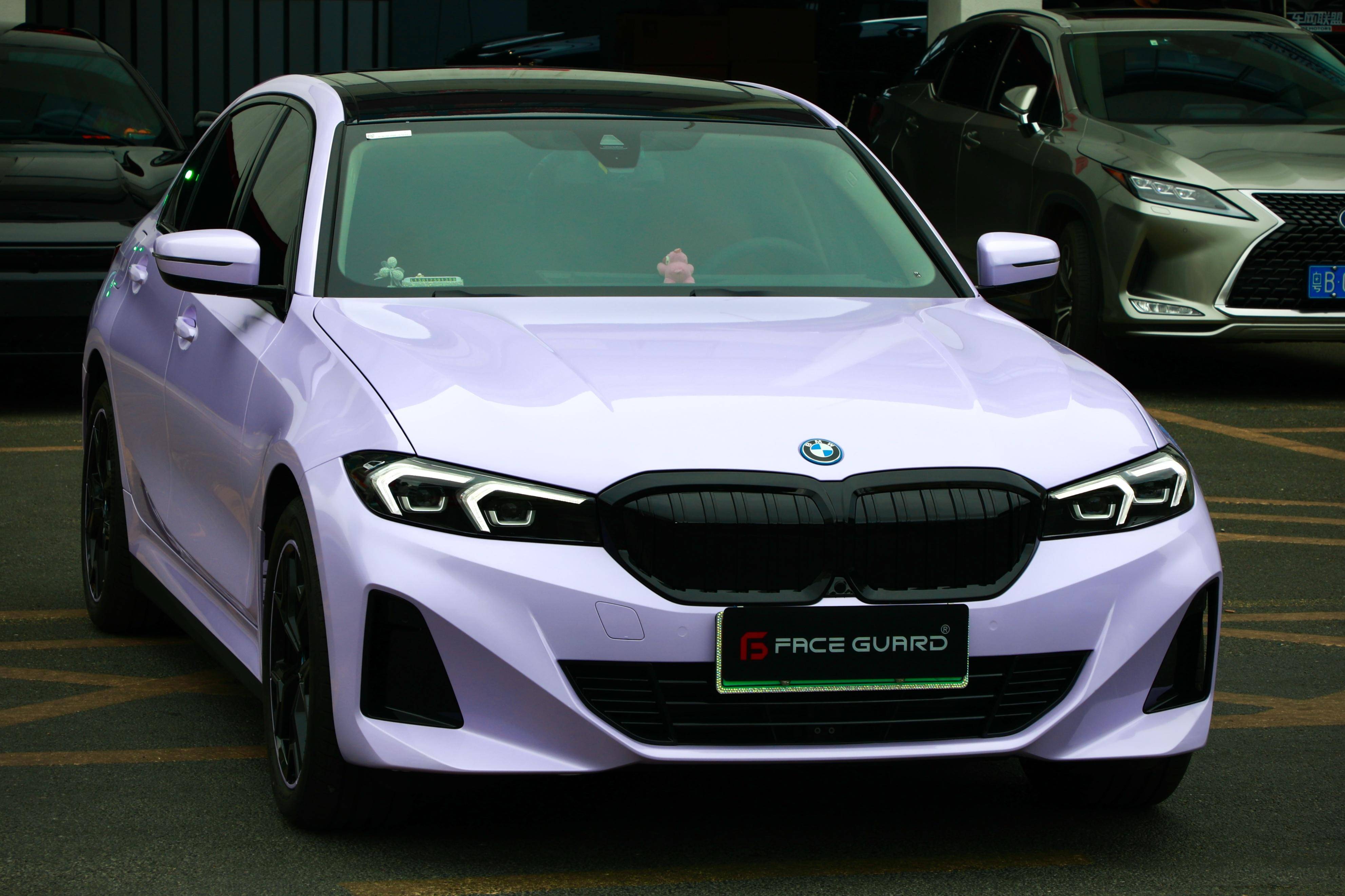 宝马i3纯电轿车完成瑞典冬季测试，3月18日将发布设计