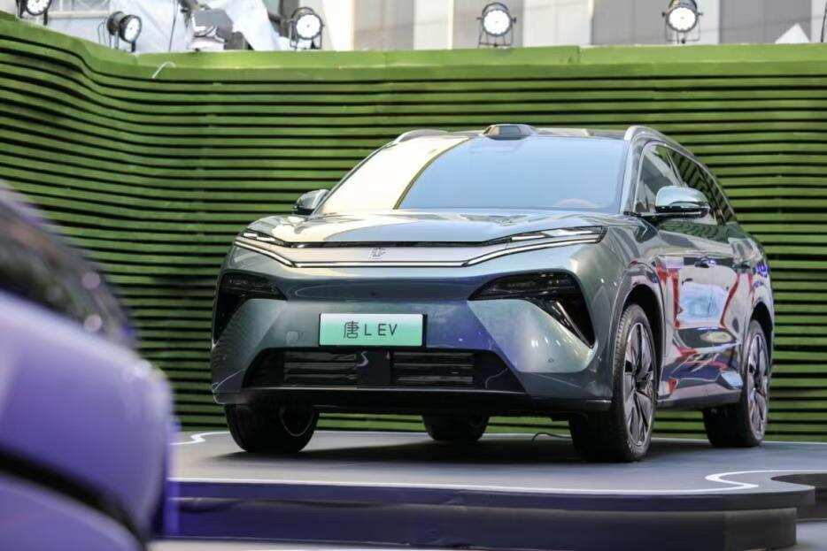 陈贵章履新创维一年:闪充“领先”比亚迪,年销却不及别人“天销”