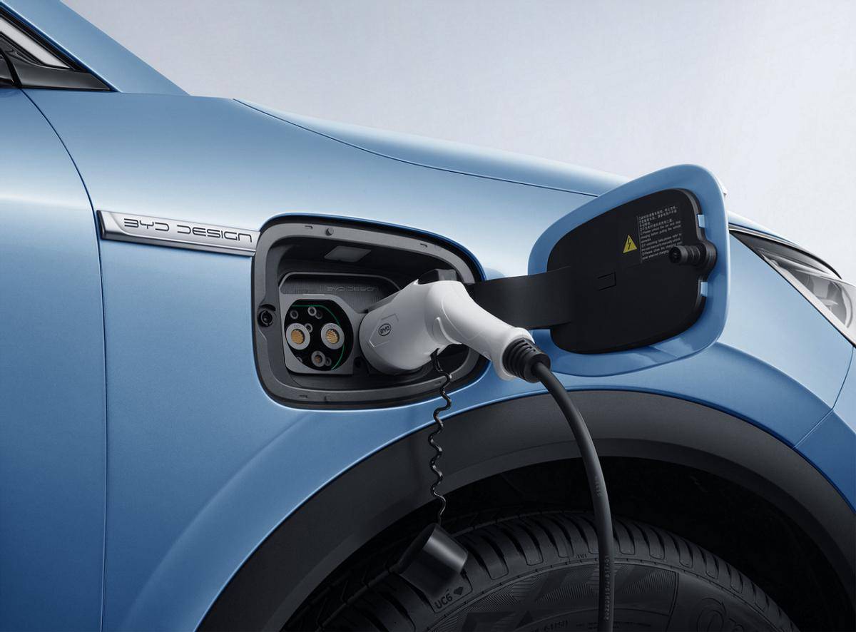 陈贵章履新创维一年:闪充“领先”比亚迪,年销却不及别人“天销”