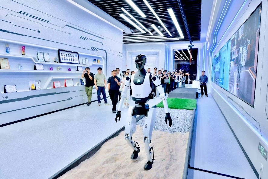 北京：定义人形机器人产业的“中国基座”