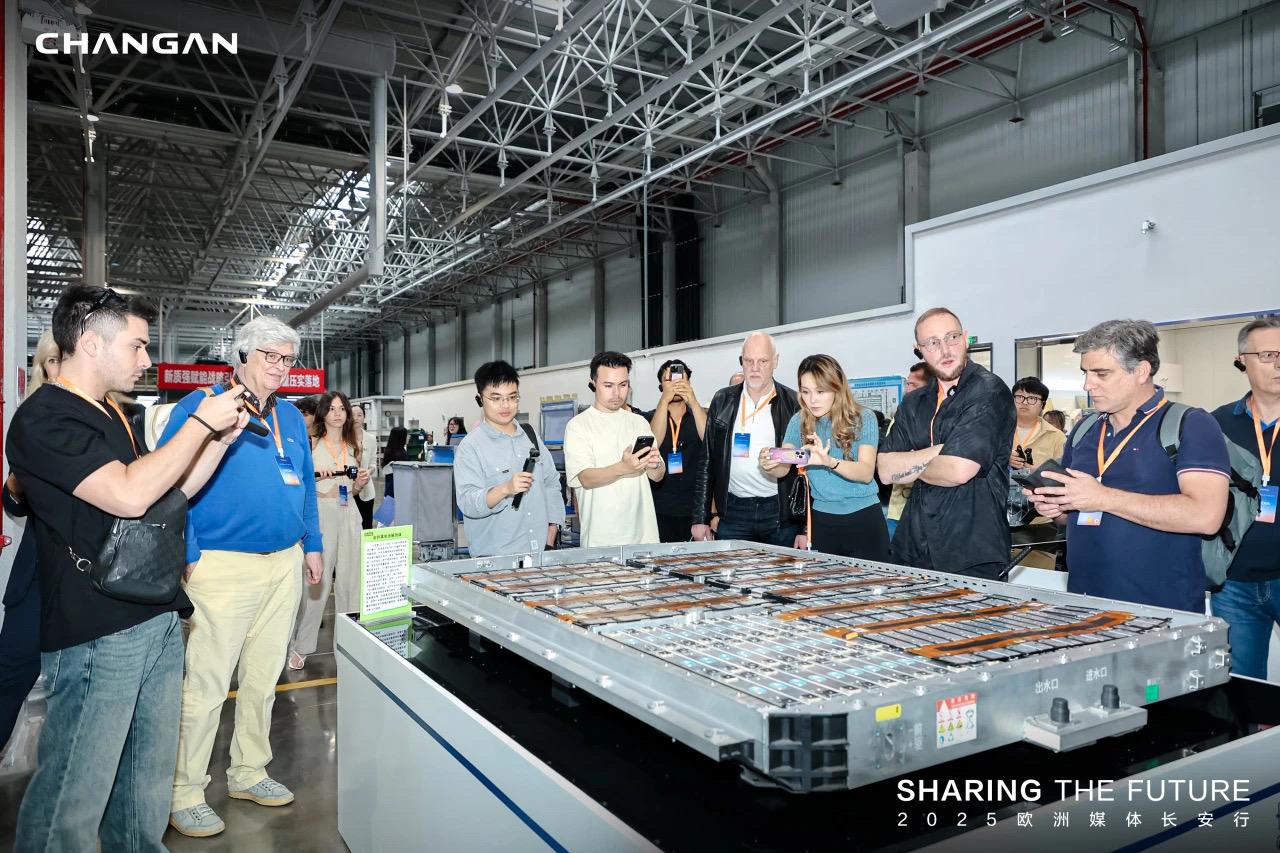 强链协同,智造升级——燕龙携手海高与奥图打造的机器人“智造天团”重新定义门环制造标准,实现效率与品质双优!