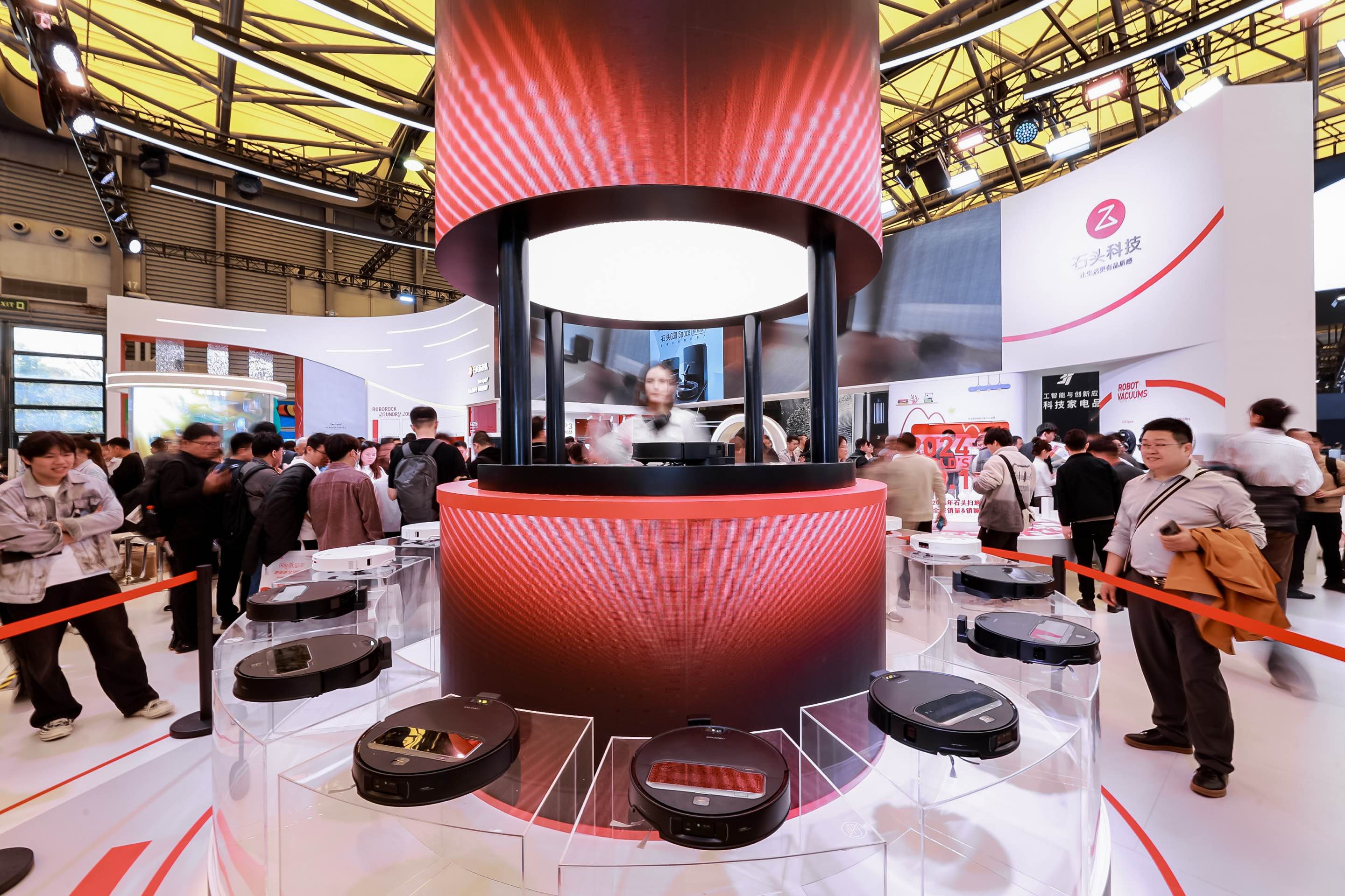 豪华产品矩阵亮相，追觅星空计划携硬科技首登AWE 2026