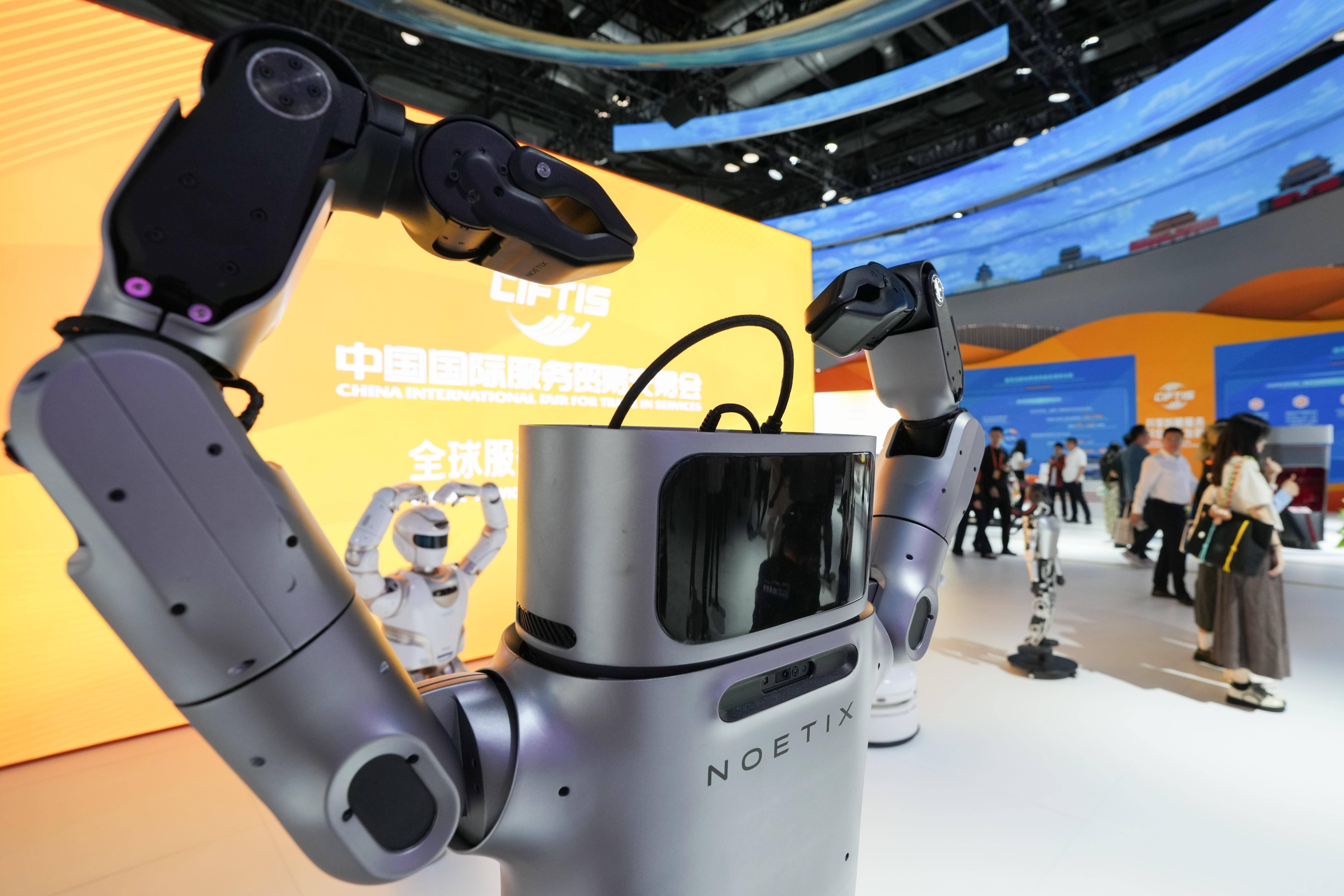 UNIST开发AI增强型隐形眼镜 通过眼动即可实现机器人控制