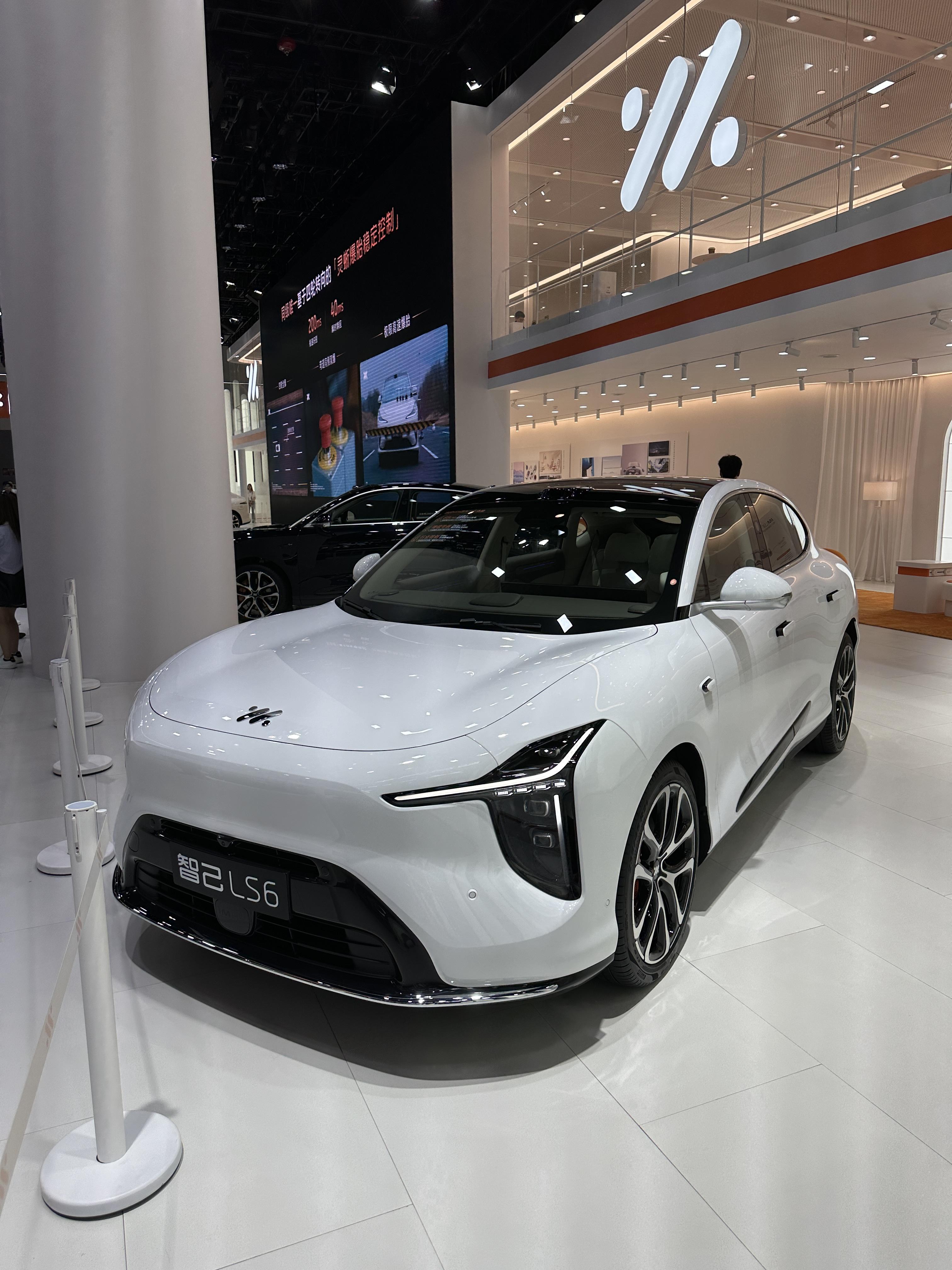 智己LS8亮相2026年北京车展