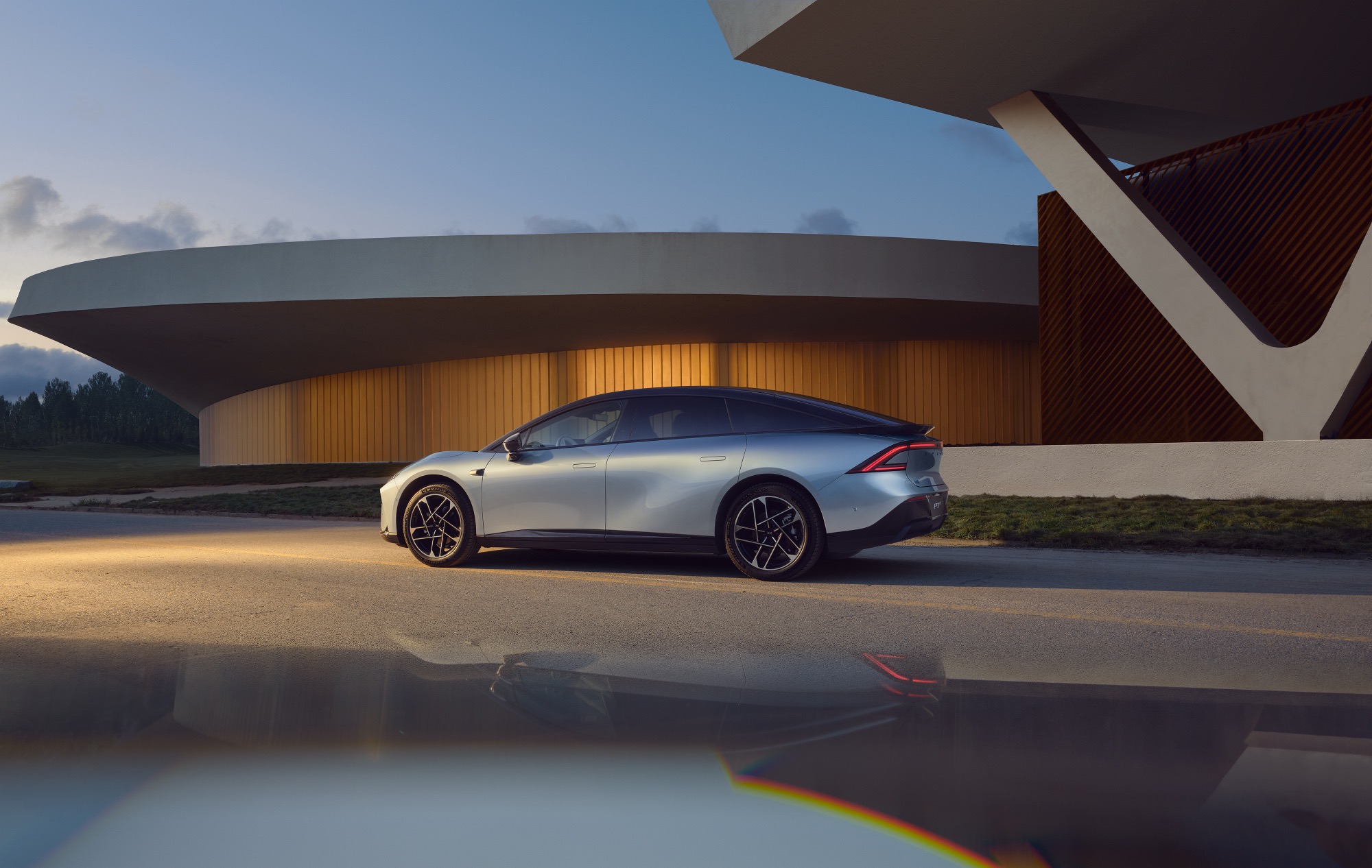 中国车企闯加拿大，为何拟纯电、混动、插混齐上阵？