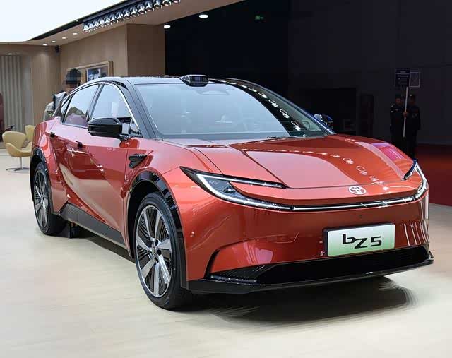 Momenta累计定点车型数超200款 Robotaxi加速全球落地