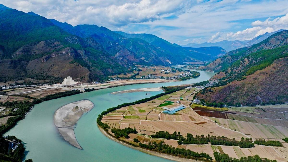 湖北首个江水源能源站:引长江水为城市“降温”